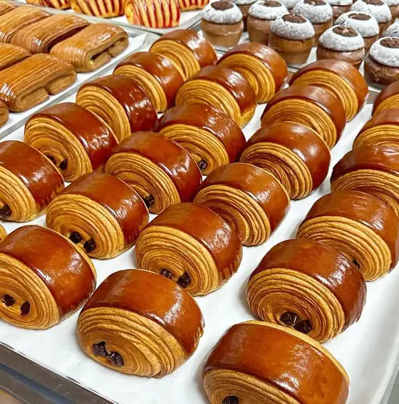 بان أو شوكولا اللامع